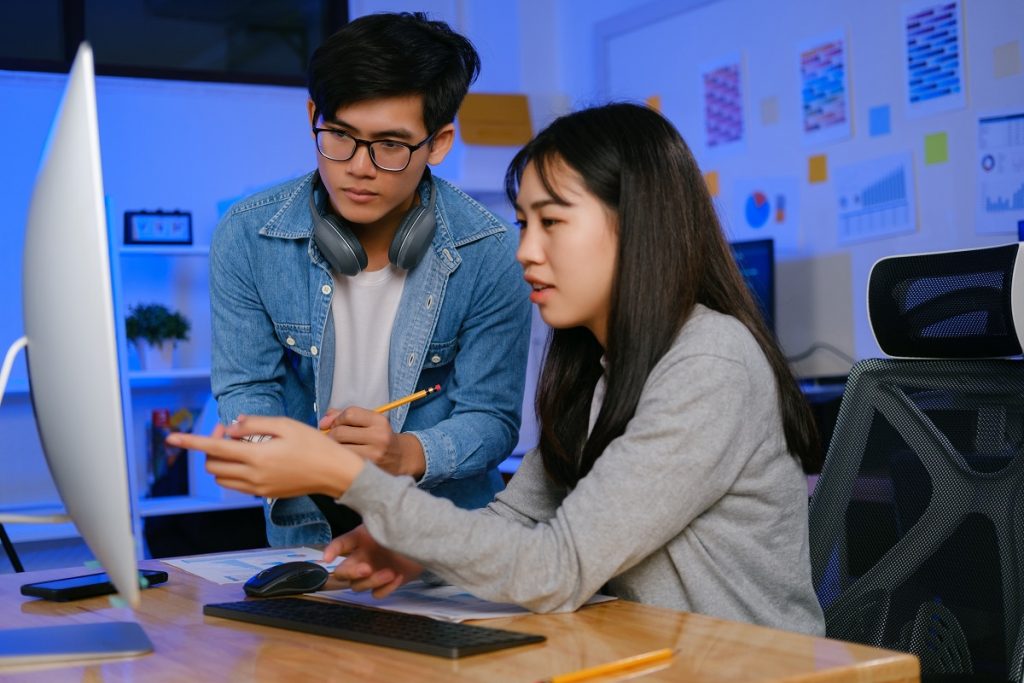 visual arts students working on a project 1024x683